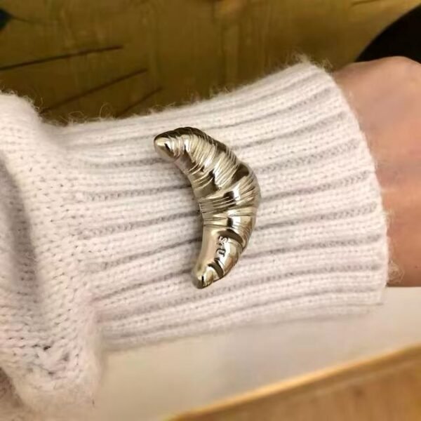 ⁦Luxury Gold-Plated Clothing Pin⁩ - الصورة ⁦4⁩
